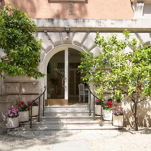 Domus Giulio , Roma Italia